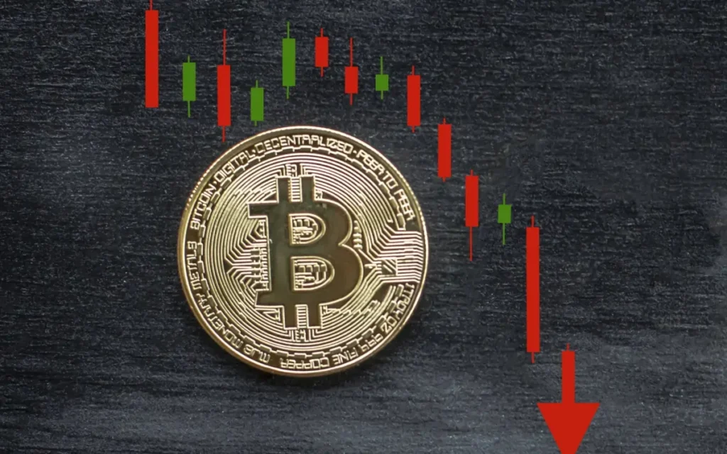 Spot ETF'lerin kabul edilmesiyle beraber 49 bin doları gören Bitcoin 1 haftalık sürede ise çok sert bir düşüş yaşadı. Son günlerde 42 bin dolar seviyelerinde tutunmaya çalışan en büyük kripto para, bu gece saatlerinde ise 40.800 doları gördü.