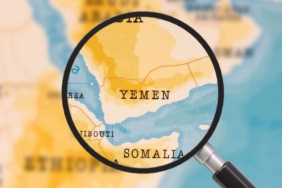 Kızıldeniz'deki krizin devam etmesi durumunda, merkez bankalarının faiz artırması ve bununla birlikte dünya çapında enflasyonun yükselme olasılığı endişe yaratmaktadır.
