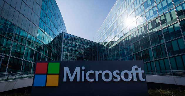 Microsoft Apple'ı geçerek dünyanın en değerli şirketi olmayı başardı. Microsoft'un uzun bir aradan sonra hisseleri yeni yılda yüzde 1,5 artarak 2,888 trilyon dolarlık bir piyasa değerine yükseldi. Apple hisseleri 2024'e son yılların en kötü başlangıcını yaparken Microsoft'un gerisine düştü.